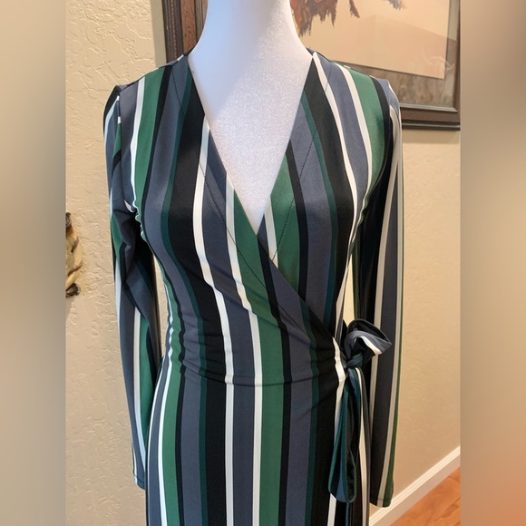 Ann Taylor striped wrap dress. Size XS - Picture 2 of 6